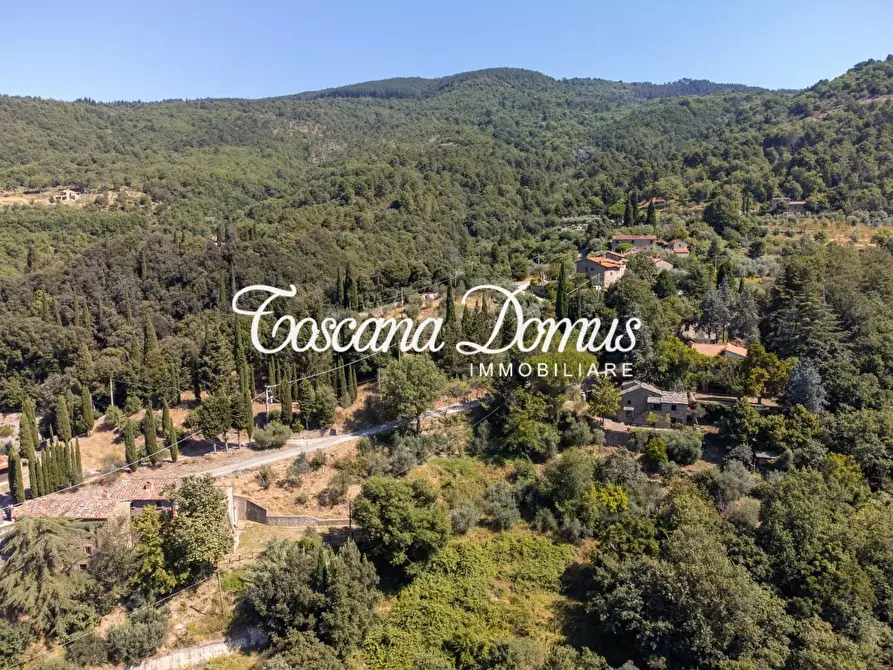 Immagine 10 di Casa colonica in vendita  a Cortona