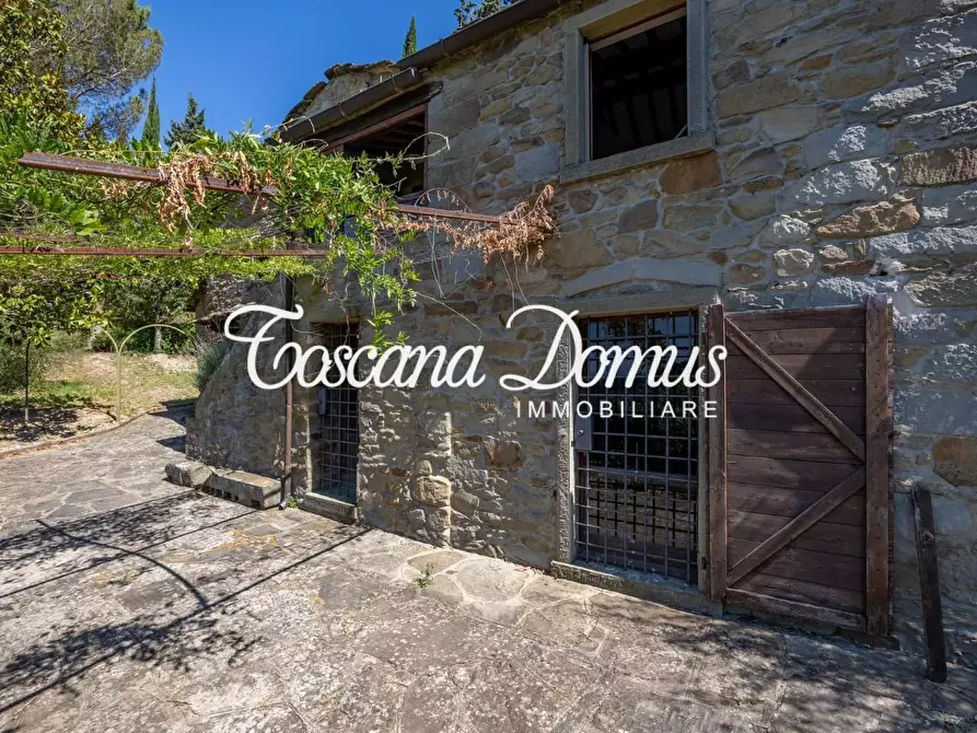 Immagine 2 di Casa colonica in vendita  a Cortona