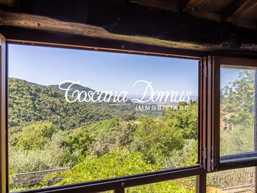 Immagine 19 di Casa colonica in vendita  a Cortona