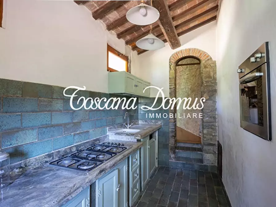 Immagine 16 di Casa colonica in vendita  a Cortona