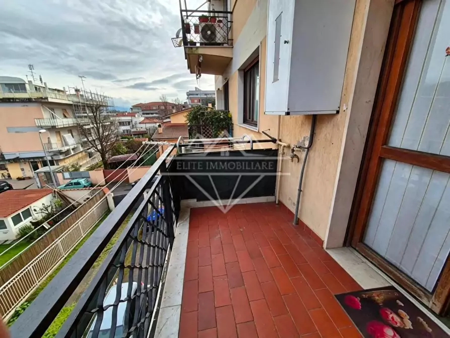 Immagine 3 di Appartamento in vendita  a Carrara
