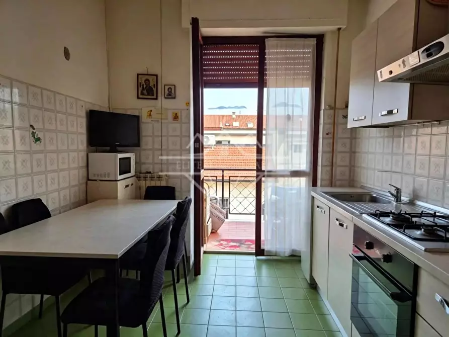 Immagine 1 di Appartamento in vendita  a Carrara