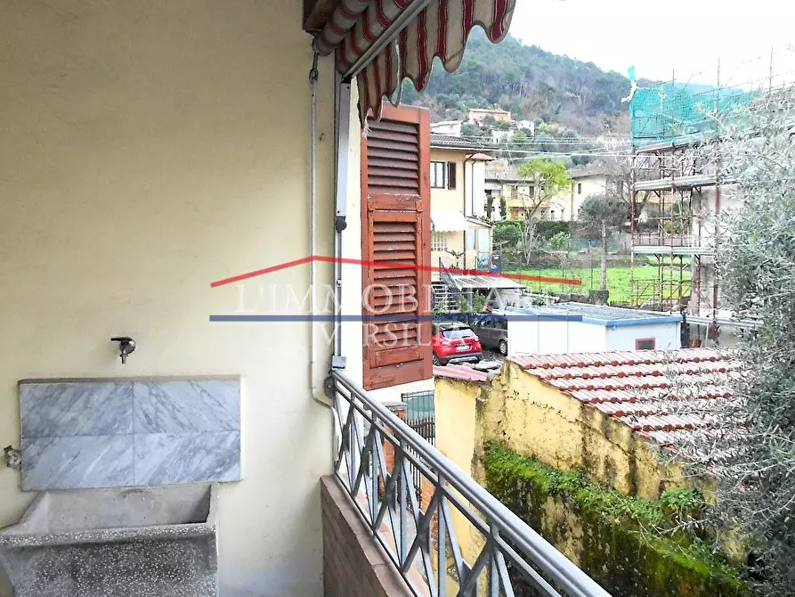 Immagine 1 di Casa semindipendente in vendita  a Massa