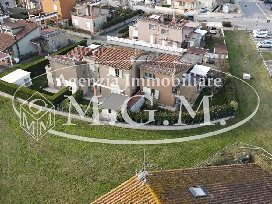Immagine 39 di Villetta a schiera in vendita  a Calcinaia