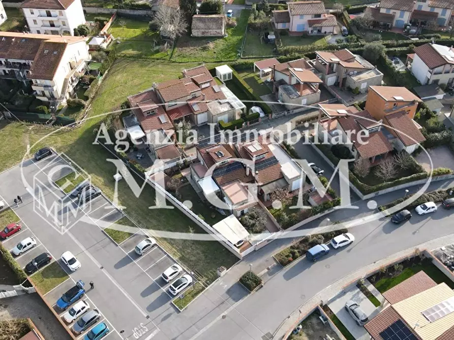 Immagine 42 di Villetta a schiera in vendita  a Calcinaia