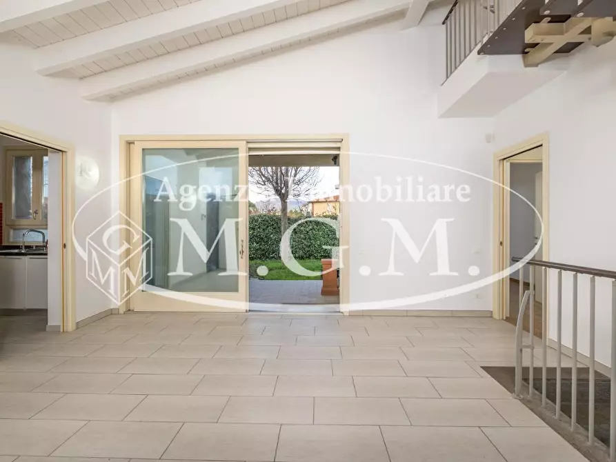 Immagine 12 di Villetta a schiera in vendita  a Calcinaia