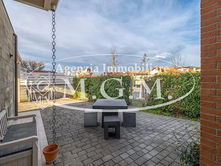 Immagine 5 di Villetta a schiera in vendita  a Calcinaia