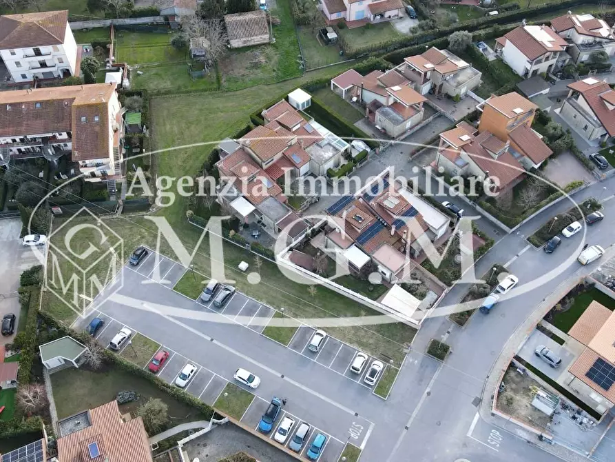 Immagine 46 di Villetta a schiera in vendita  a Calcinaia