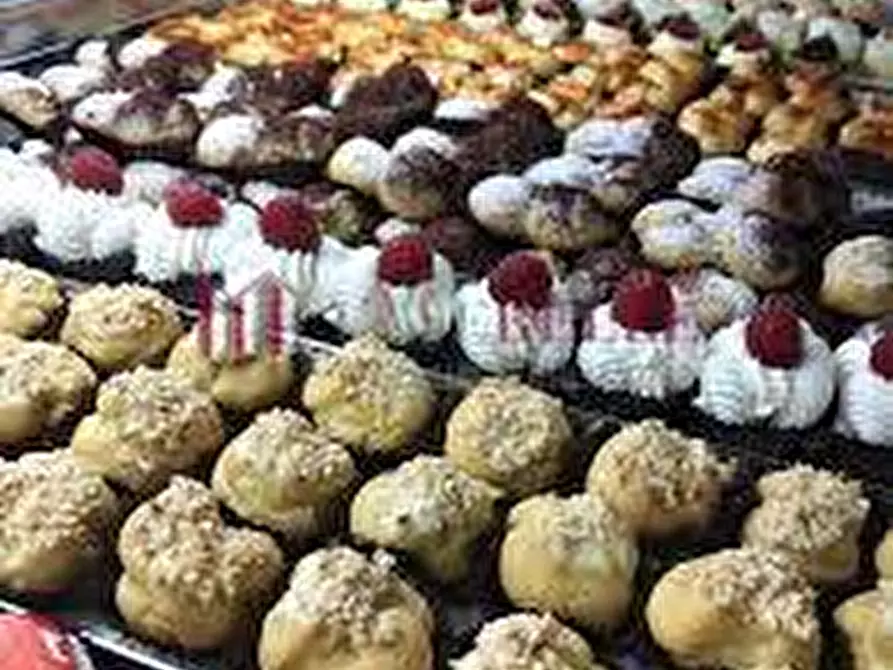 Immagine 9 di Bar / Ristorante in vendita  a Lucca