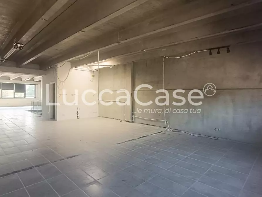 Immagine 11 di Attività artigianale in affitto  a Lucca