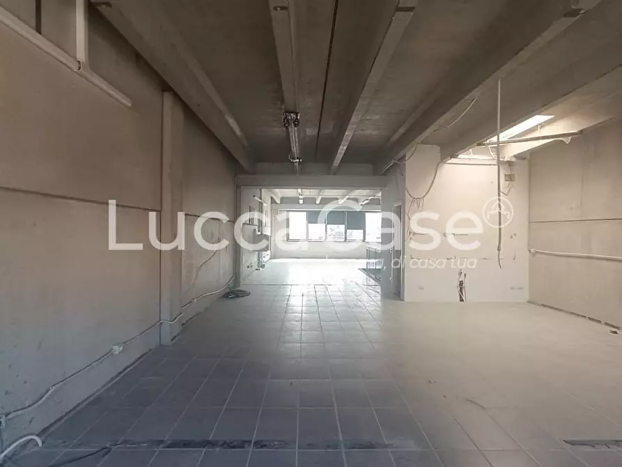 Immagine 12 di Attività artigianale in affitto  a Lucca