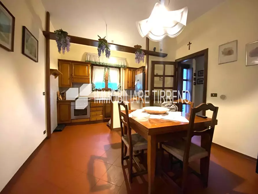 Immagine 7 di Villa in vendita  a Massa