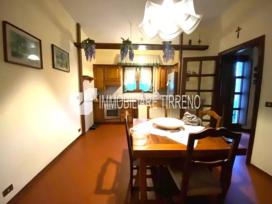 Immagine 8 di Villa in vendita  a Massa