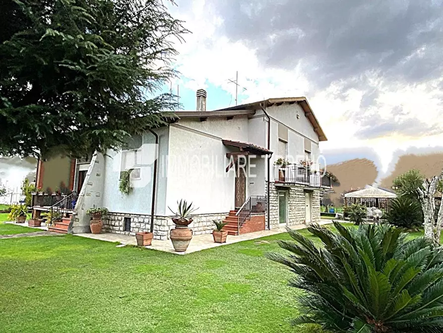 Immagine 22 di Villa in vendita  a Massa