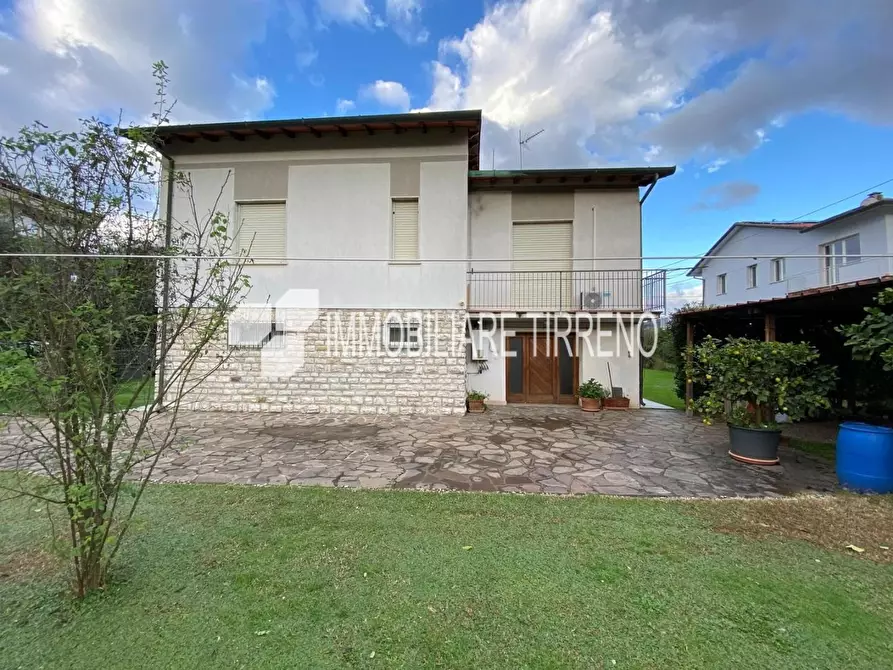 Immagine 23 di Villa in vendita  a Massa