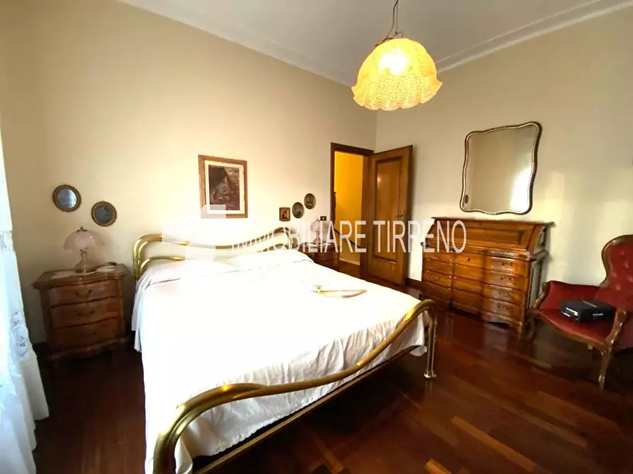 Immagine 12 di Villa in vendita  a Massa