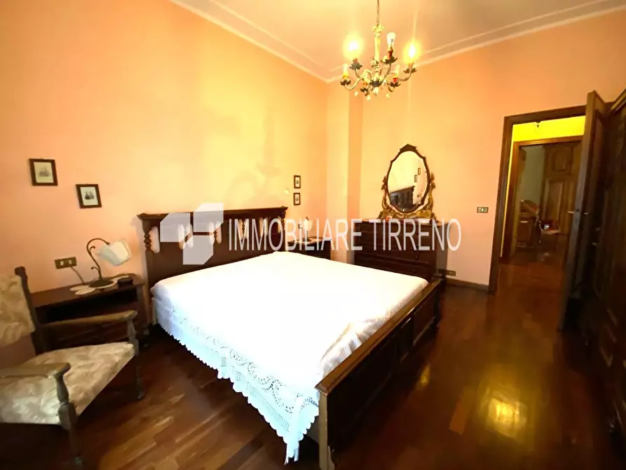 Immagine 13 di Villa in vendita  a Massa