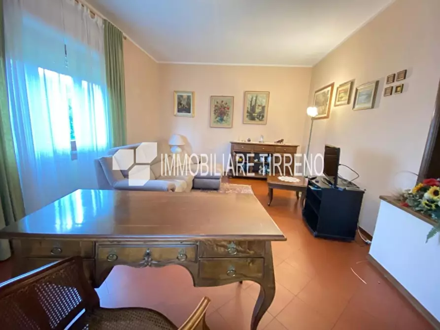 Immagine 5 di Villa in vendita  a Massa