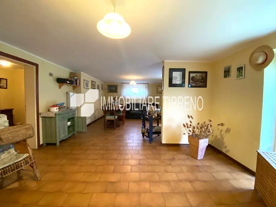 Immagine 18 di Villa in vendita  a Massa