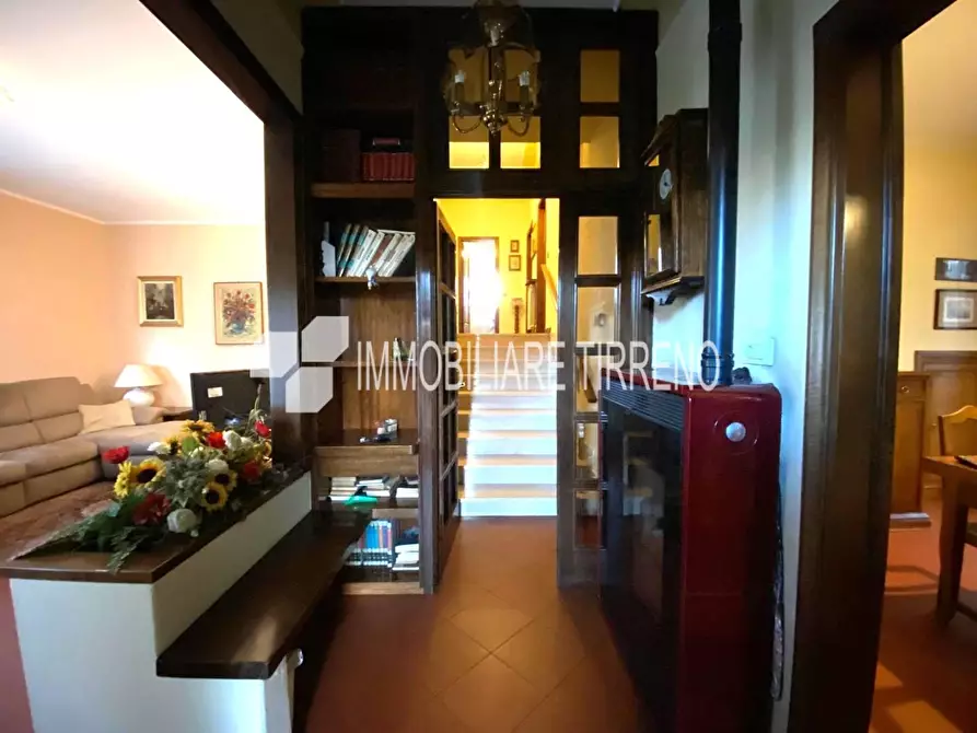 Immagine 10 di Villa in vendita  a Massa