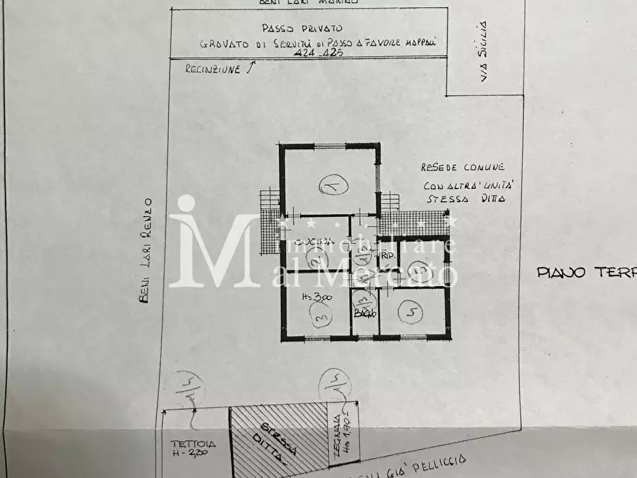 Immagine 39 di Casa indipendente in vendita  a Pietrasanta