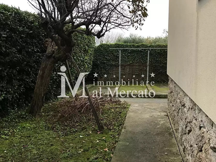 Immagine 2 di Casa indipendente in vendita  a Pietrasanta