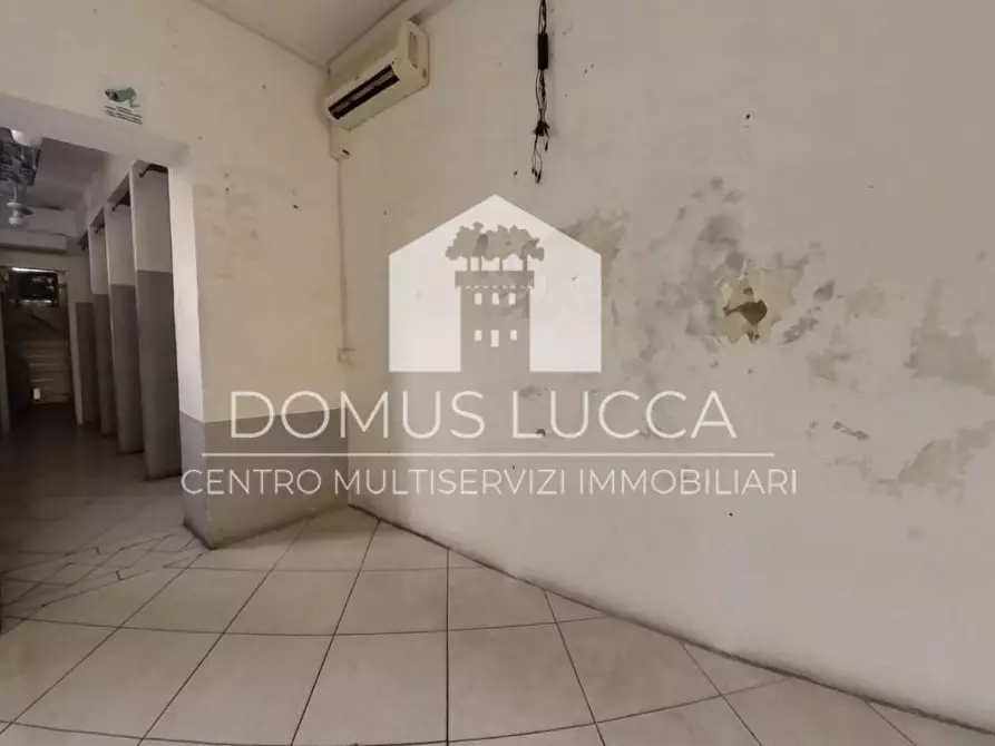 Immagine 8 di Negozio in affitto  a Lucca