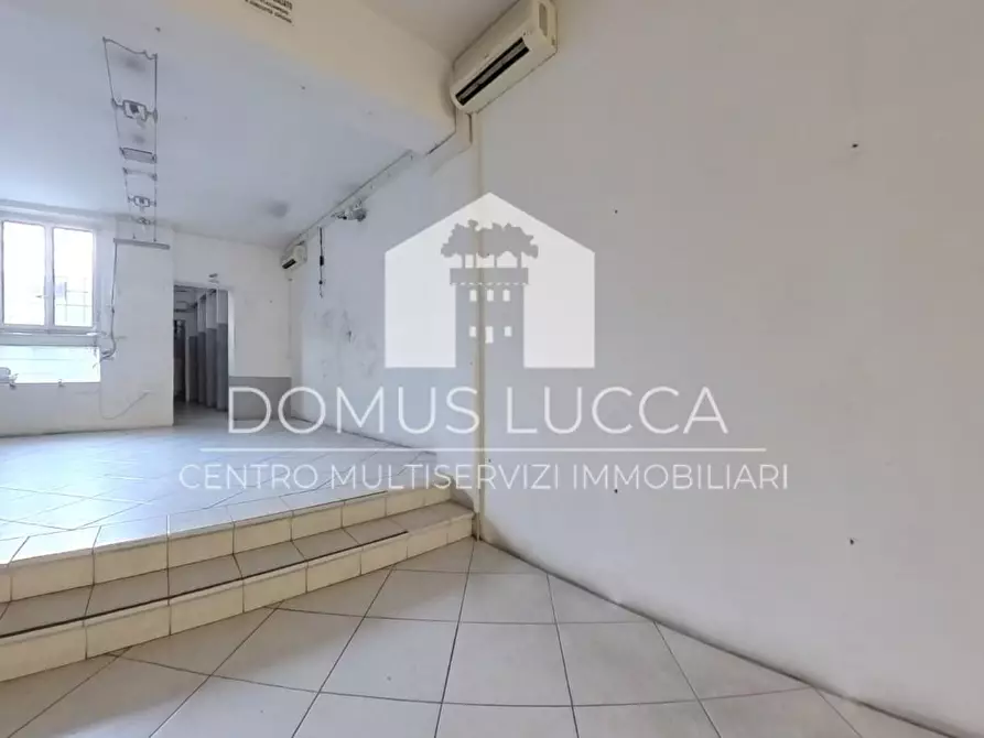 Immagine 4 di Negozio in affitto  a Lucca