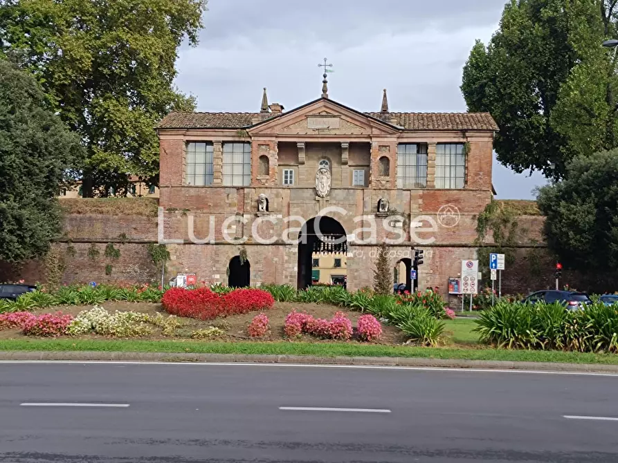 Immagine 12 di Ufficio in affitto  a Lucca