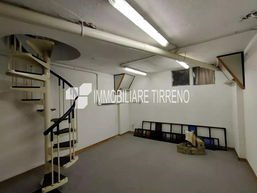 Immagine 5 di Negozio in vendita  a Massa