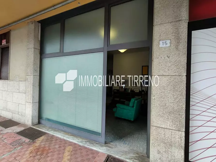 Immagine 1 di Negozio in vendita  a Massa