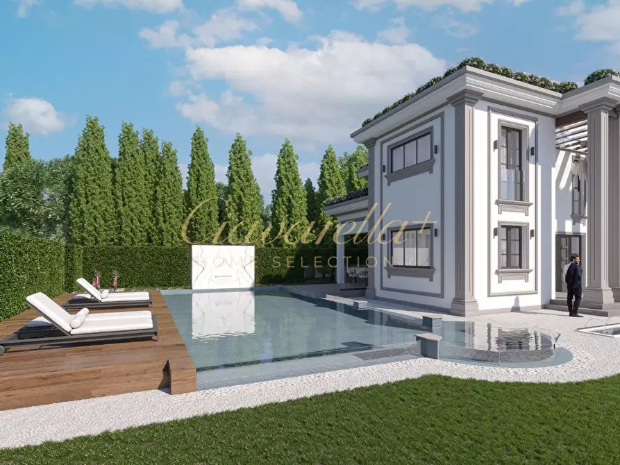 Immagine 2 di Villa in vendita  a Forte Dei Marmi