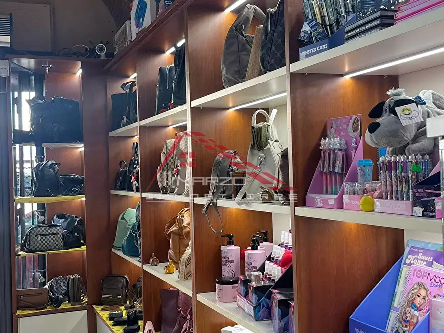 Immagine 9 di Attività commerciale in vendita  a Pisa