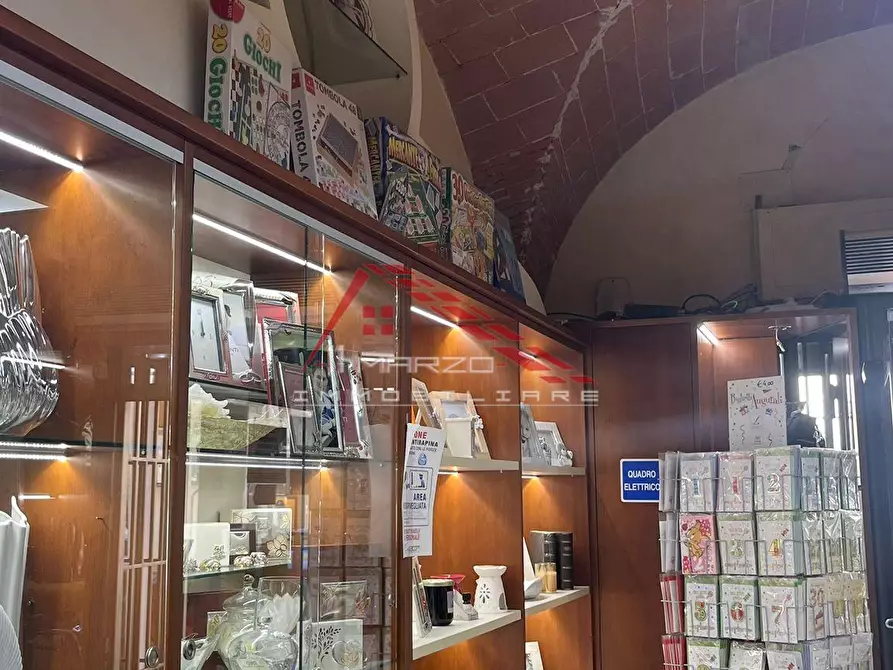 Immagine 10 di Attività commerciale in vendita  a Pisa