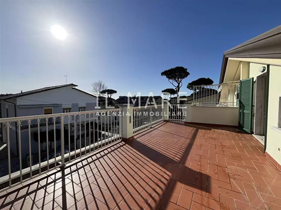 Immagine 4 di Mansarda in vendita  a Massa