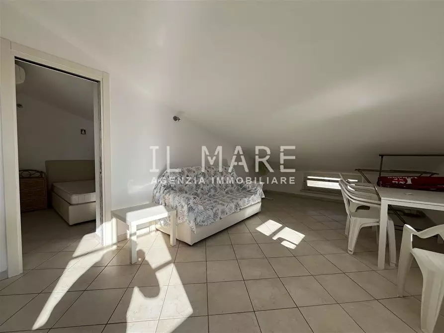 Immagine 10 di Mansarda in vendita  a Massa