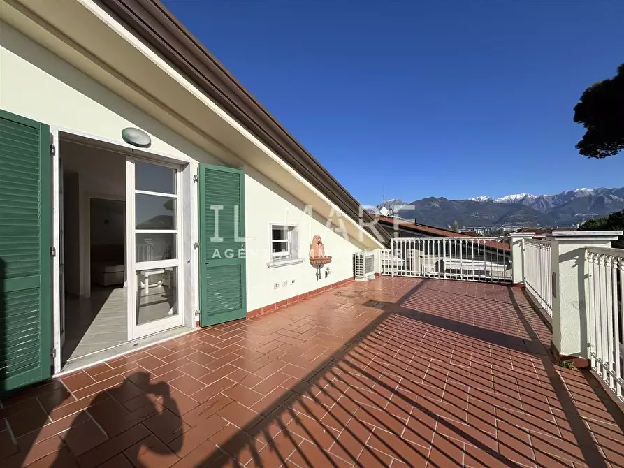 Immagine 2 di Mansarda in vendita  a Massa