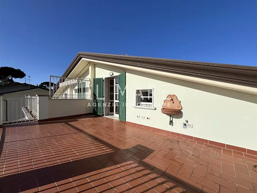 Immagine 5 di Mansarda in vendita  a Massa