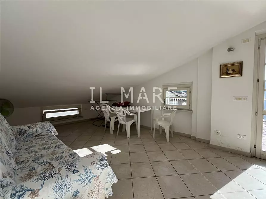 Immagine 9 di Mansarda in vendita  a Massa