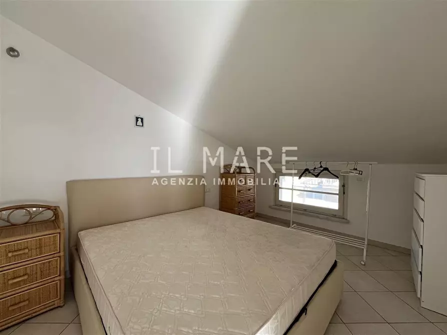 Immagine 12 di Mansarda in vendita  a Massa