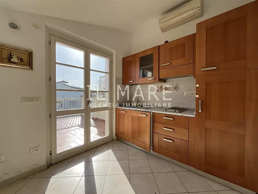 Immagine 8 di Mansarda in vendita  a Massa