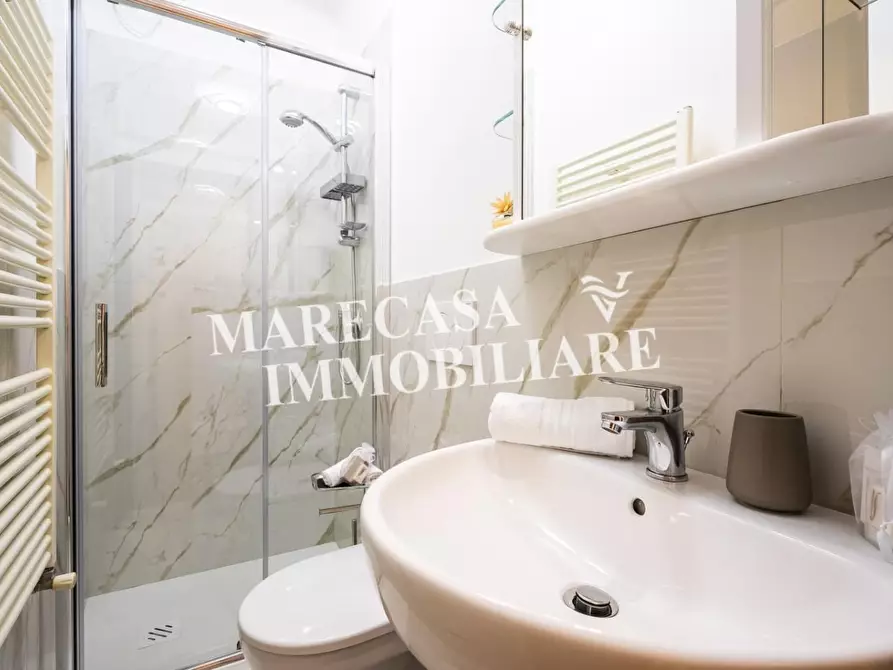 Immagine 16 di Appartamento in affitto  a Carrara