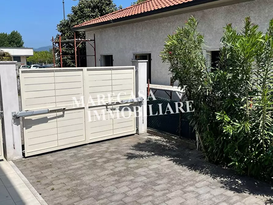 Immagine 3 di Appartamento in affitto  a Montignoso