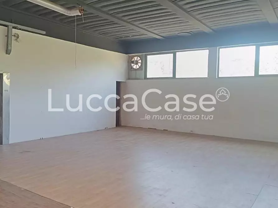 Immagine 6 di Capannone industriale in affitto  a Lucca