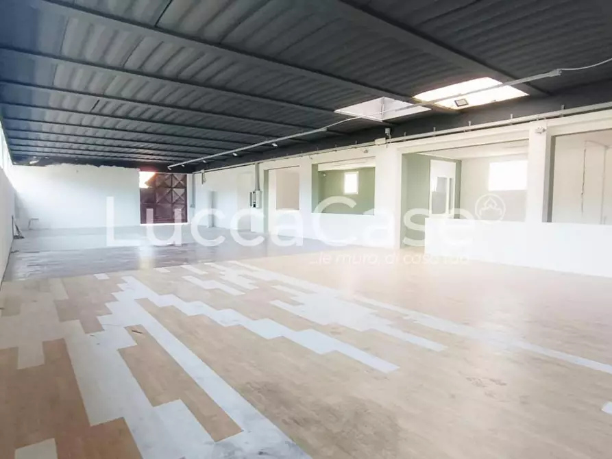 Immagine 3 di Capannone industriale in affitto  a Lucca