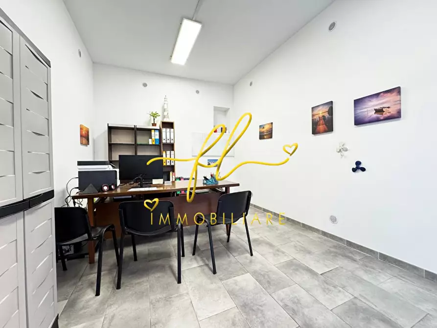 Immagine 5 di Locale commerciale in vendita  a Livorno