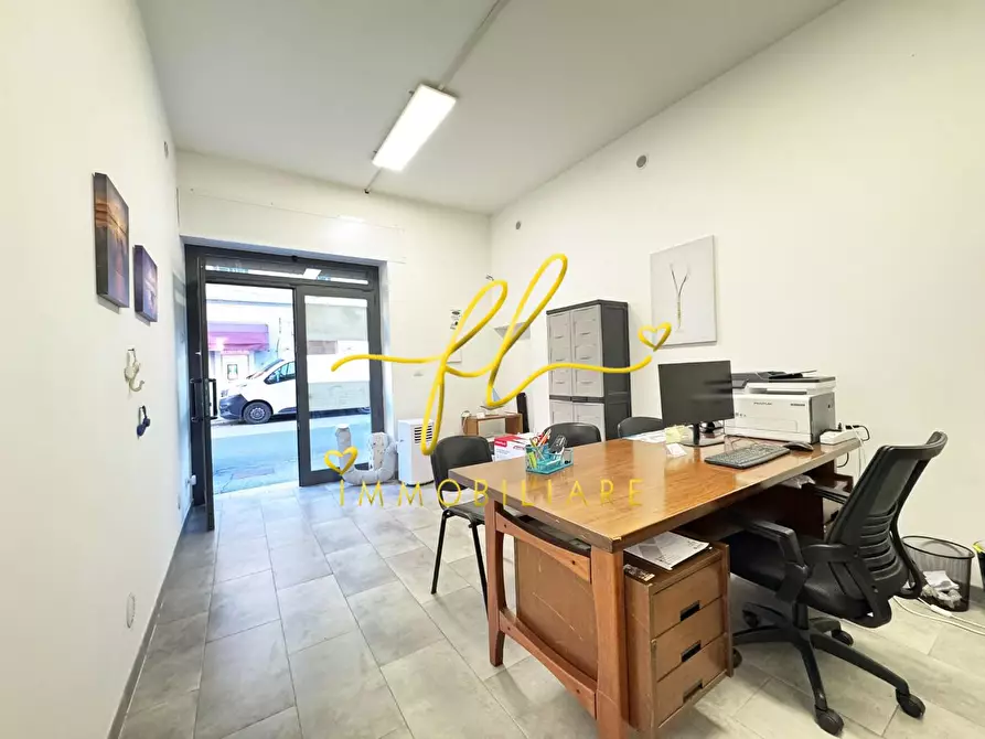 Immagine 2 di Locale commerciale in vendita  a Livorno