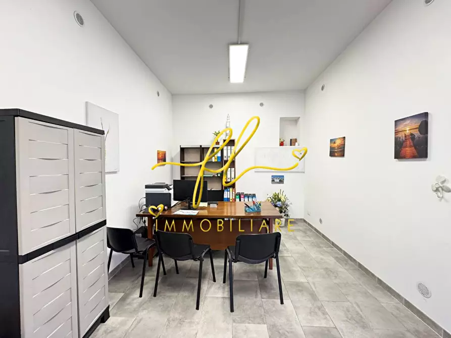 Immagine 4 di Locale commerciale in vendita  a Livorno