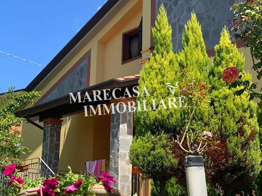 Immagine 1 di Villetta a schiera in vendita  a Castelnuovo Magra