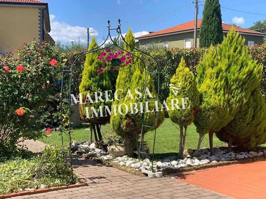 Immagine 2 di Villetta a schiera in vendita  a Castelnuovo Magra